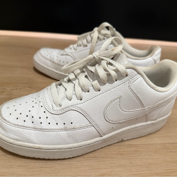 Nike White Air Force 1 Sneakers - size 9 - Picture 5 of 7